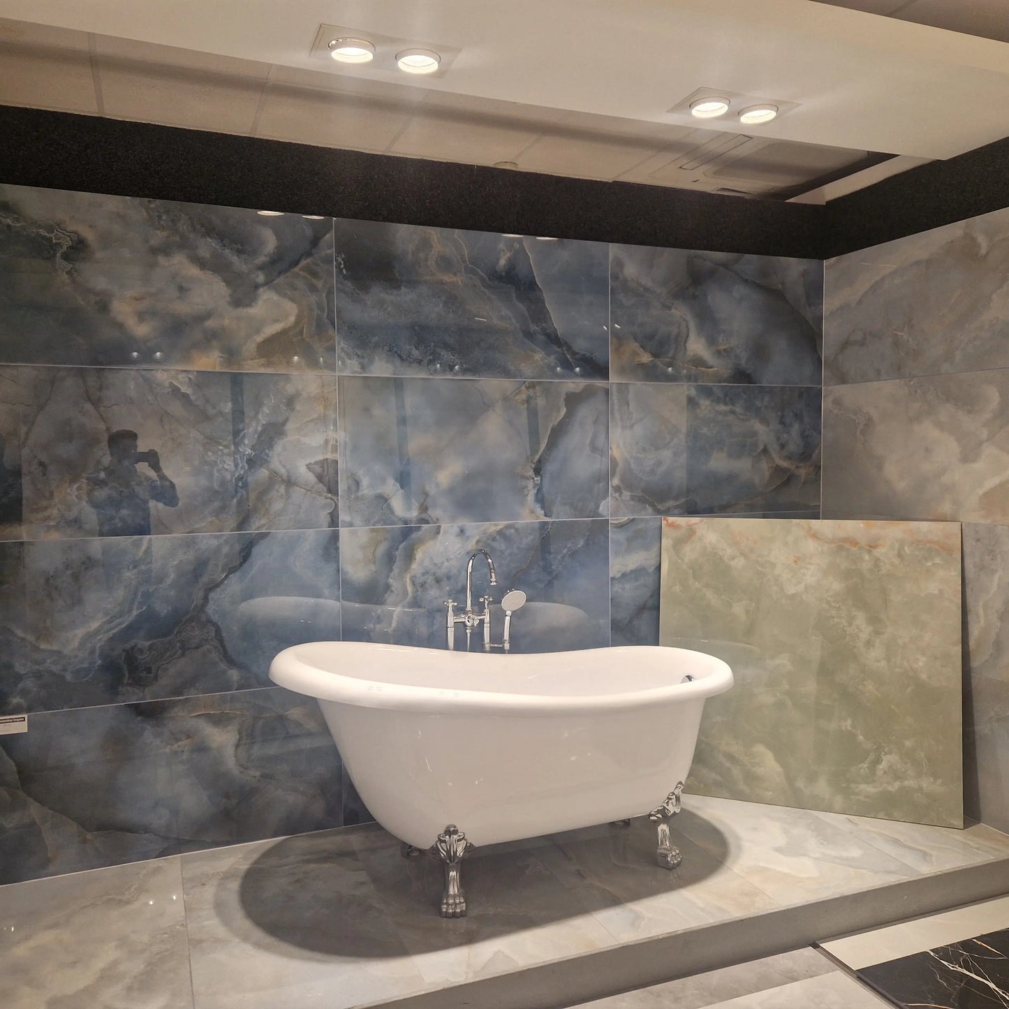 ONIX BLUE 60 x 120 cm 10 mm Full Polished Onyx Porcelain Tiles from £36.99 sq.m IMP